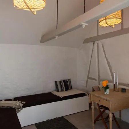 Nyrenoveret Charmerende Byhus Ferienhaus